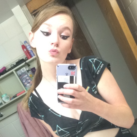 Meet your Posher, Bri - Picture 6 of 7